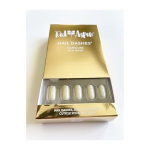 Red Aspen Hazel’s Treasure Chest short nail dash